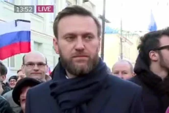 Лидер российской оппозиции Алексей Навальный отпустил бороду. На скриншоте из трансляции «Дождя»: политик на шествии памяти Бориса Немцова в Москве.