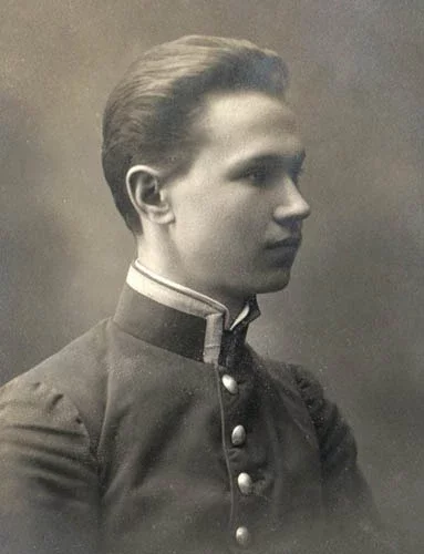Jazep Farbotka. Fotapartret z vypusknoha alboma Minskaj mužčynskaj uradavaj himnazii 1914.