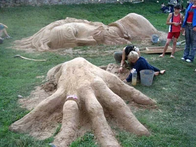 Закаваны князь Кейстут — скульптура, зробленая ўдзельнікамі пленэра «Легенда з пяску» ў Крэве.