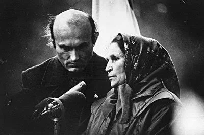 Зенон Позняк и женщина. Фото из архива «Нашай Нівы».