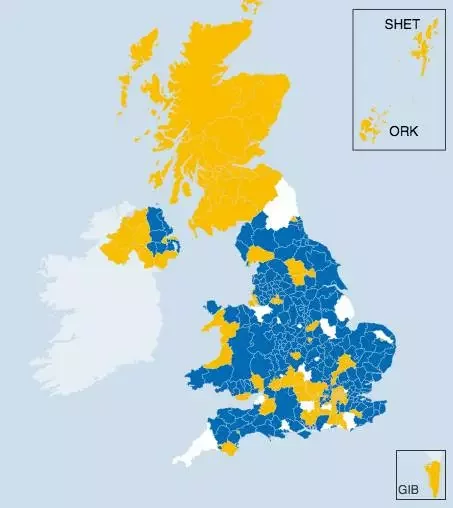 Синим цветом обозначено, где проголосовали за выход из ЕС, желтым — против выхода