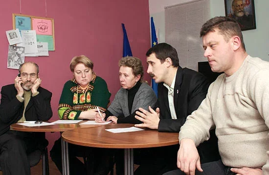 Na fota: Chrystafor Žalapaŭ, Alena Famina, Taćciana Sieviaryniec, Pavieł Sieviaryniec, Siarhiej Parsiukievič.