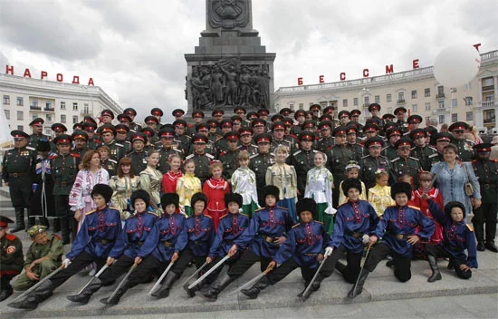 Казакі ў часе шэсця 3 ліпеня. Менск.