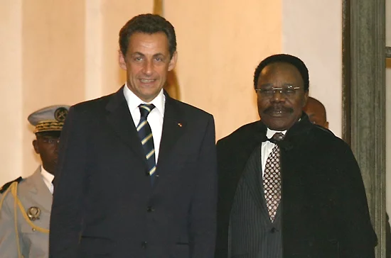  Прэзідэнт Францыі Нікаля Сарказі і былы прэзідэнт Габону Амар Бонга.