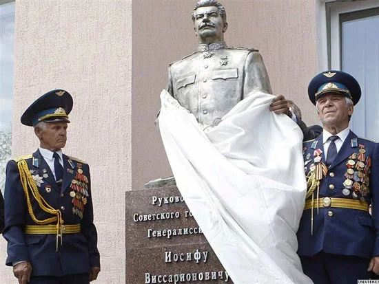  Adkryćcio pomnika Stalinu ŭ Zaparožžy. Fota Reuters.