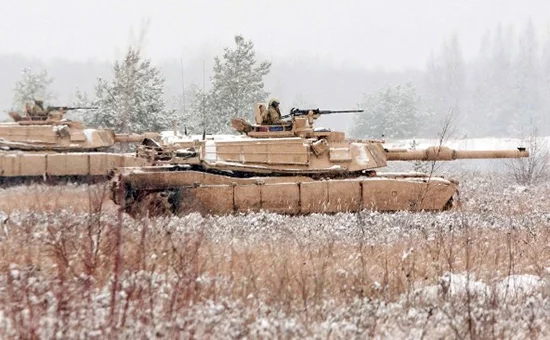 Танкі Abrams на вучэннях у Латвіі, фота AFP