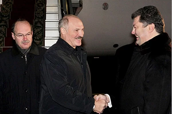 Лукашэнка сустракаўся з Парашэнкам у 2010 г., калі той быў міністрам замежных спраў Украіны.