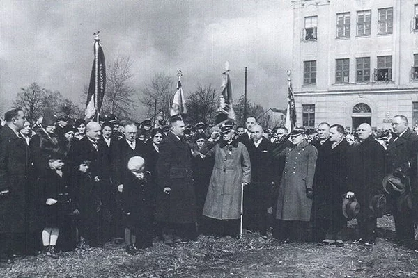 Узнагароджанне ветэранаў і членаў іх сямей крыжам у гонар 70-годдзя Паўстання 1863 г. 1933 г.