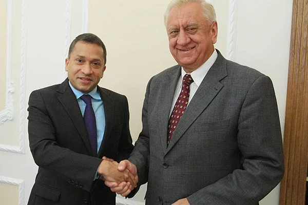 15 сентября Мясникович встретился с Санакой Самарасинхой, government.by