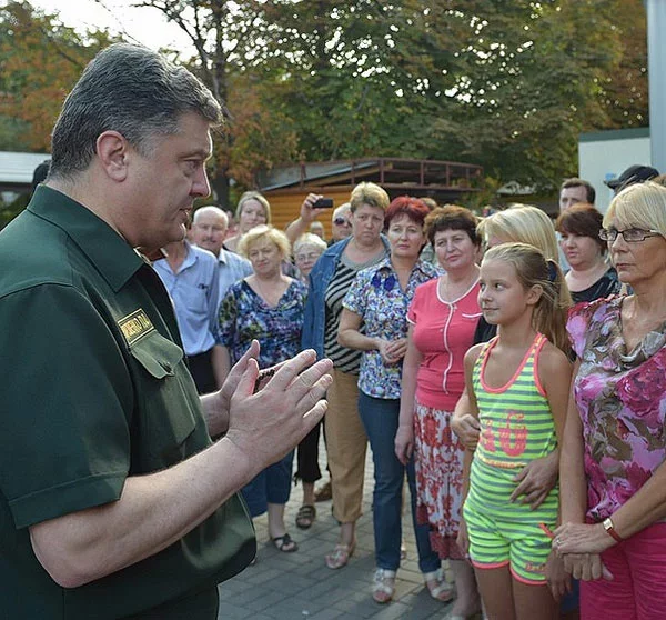 Piatro Parašenka ŭ Maryupali, 8 vieraśnia, fota z Instagram'a prezidenta Ukrainy.