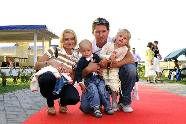 Лариса Грибалёва с мужем и детьми. Фото gribaleva.by.