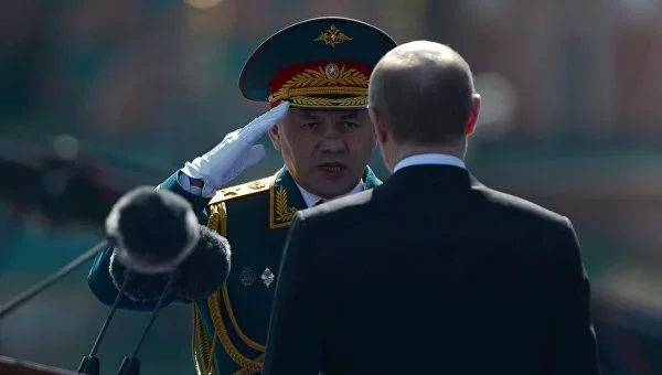 Владимир Путин и министр обороны России Сергей Шойгу.