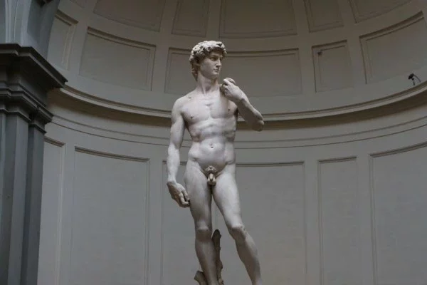 Скульптура Давида, копию которой выставили в Санкт-Петербурге. Фото uffizi.org