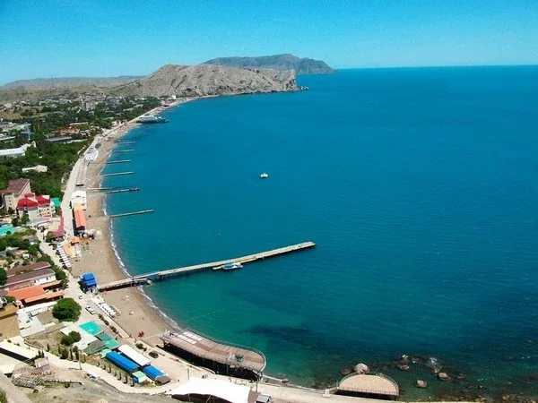 Пустые пляжи в Крыму. Фото twitter.com/radist_titanika