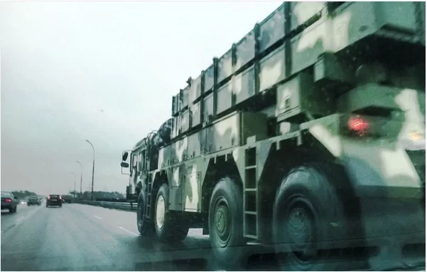 РСЗА «Паланэз» на мінскай кальцавой дарозе. Фота: instagram.com/stepanbogdancom