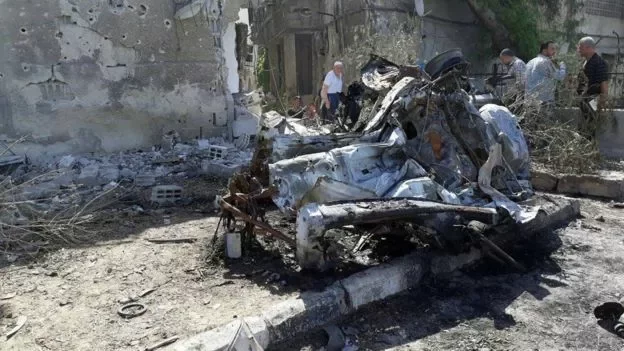 Сирийское государственное телевидение показало место взрыва.