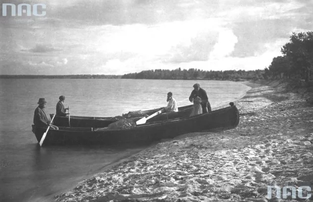 Нарач. Рыбакі за працай. 1930-я.
