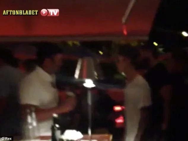 Орландо Блум и Джастин Бибер повздорили в ночь на среду, 30 июля, в ресторане Cipriana на Ибице.