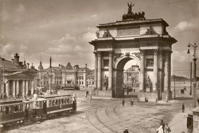 Плошча Цвярской заставы ў 1920 г. На заднім плане - Беларуска-Балтыйскі вакзал