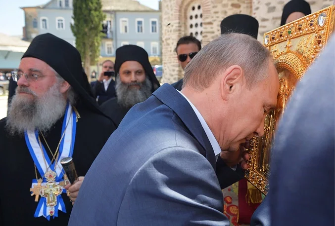 Пратаэпістат Святой гары айцец Павел і Уладзімір Пуцін. Фота: Аляксей Дружынін/прэс-служба прэзідэнта РФ/ТАСС