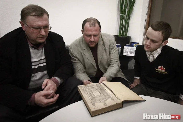 Зміцер Яцкевіч, Аляксей Бацюкоў і Андрэй Радкоў з «Вялікім мастацтвам артылерыі».