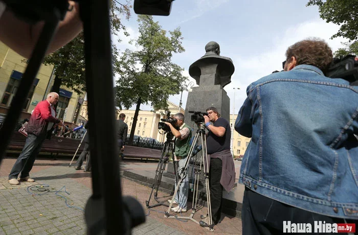 Сотрудники КГБ категорически запрещали брать в кадр даже фрагмент здания Комитета и его сотрудников.