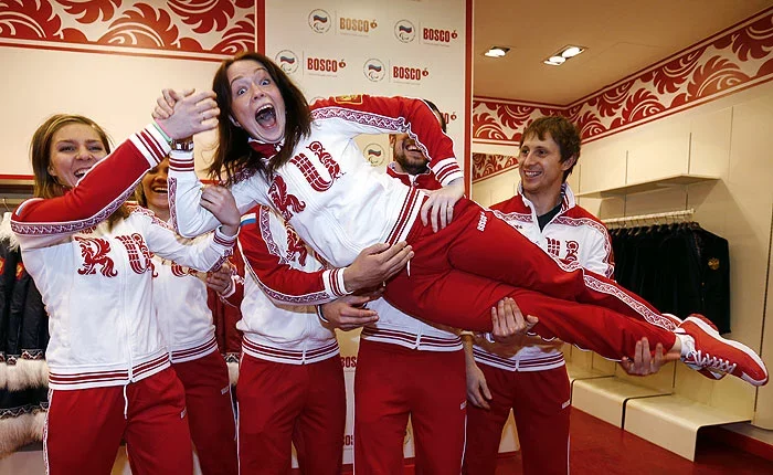 На фото олимпийская форма российской команды по скелетону.