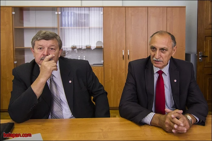 Председатель партии «Справедливый мир» Сергей Калякин и его заместитель Валерий Ухналев. Фото БелаПАН