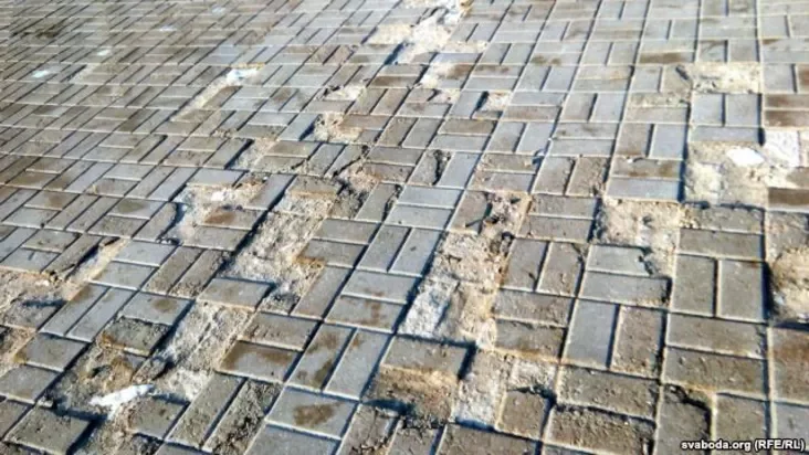 Брук на плошчы Свабоды