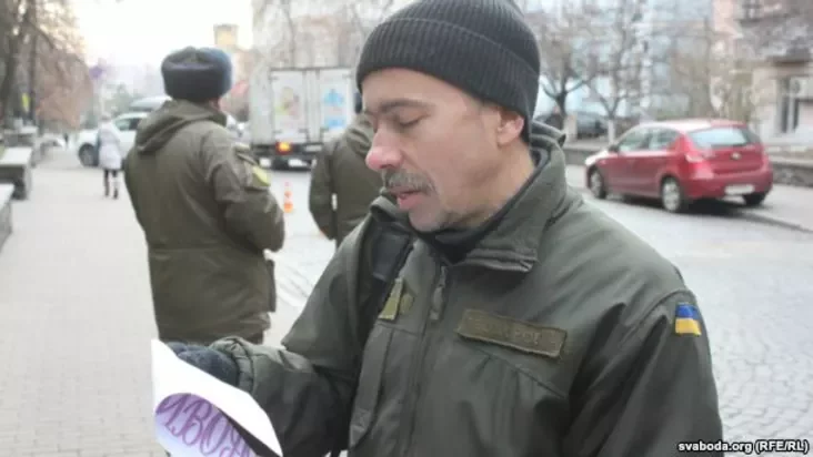 Удзельнікі акцыі чытаюць вершы Караткевіча