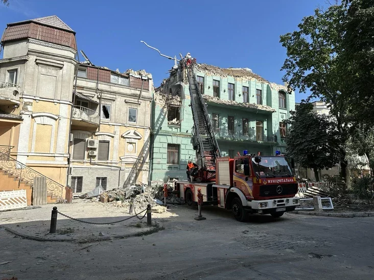 Разрушенные дома в Одессе.