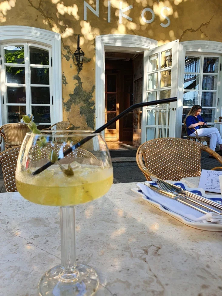 Террасы в Одессе, коктейль на улице.