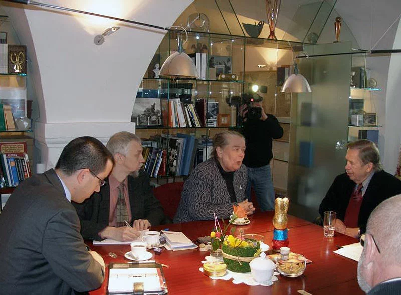 Івонка Сурвіла і Вацлаў Гавэл, адзначэнне 80-годдзя БНР. Прага, 2008 год. Svaboda.org.