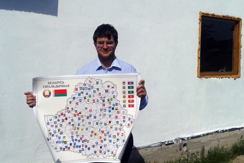 В Минске Василий Бабич скупал карты с национальным колоритом. Фото Миколы Бугая.