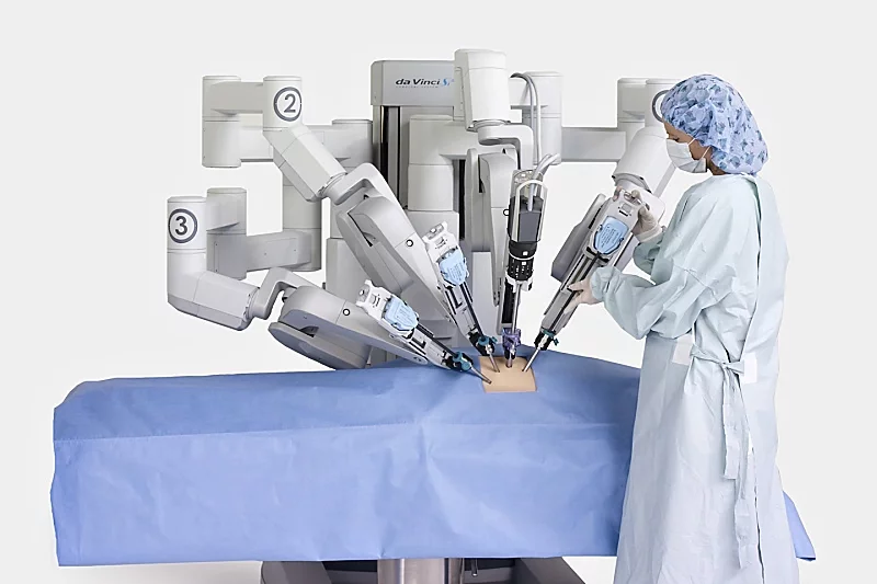 Хирургический робот da Vinci уже сегодня помогает хирургам в некоторых операциях. Файл: da Vinci Surgery