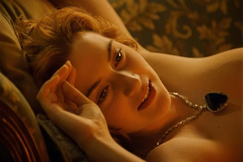 Действительно ли обнажалась Кейт Уинслет в «Титанике», наверное, точно знают только она, Ди Каприо и съемочная команда.