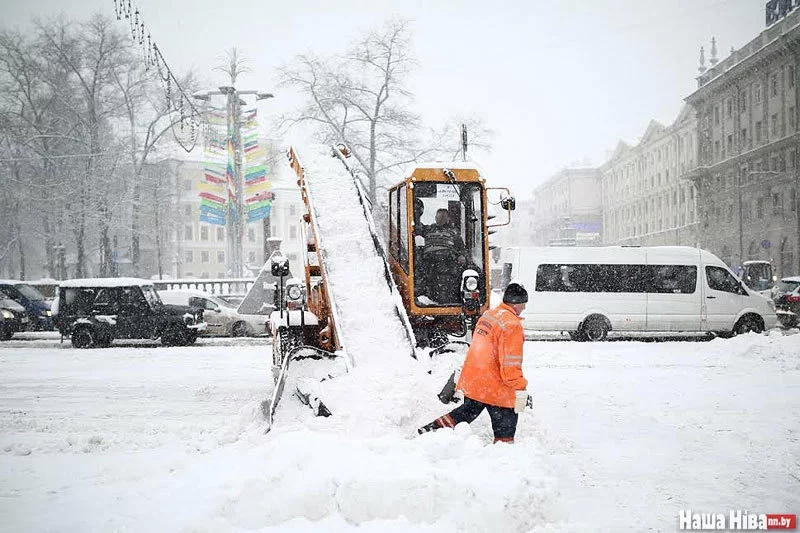 Снег у Мінску, даўняе фота Сяргея Гудзіліна