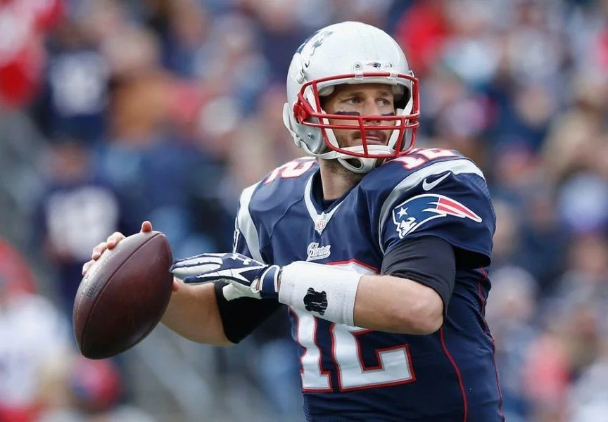 Том Брэдзі — квотарбэк New England Patriots з Бостану.