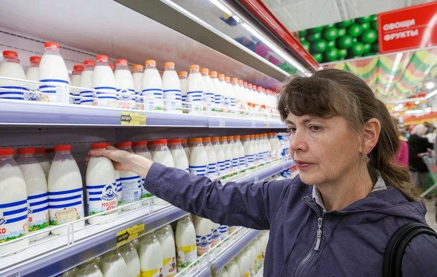 Белорусское молоко в московском супермаркете. Фото FotograFF с сайта tvc.ru.