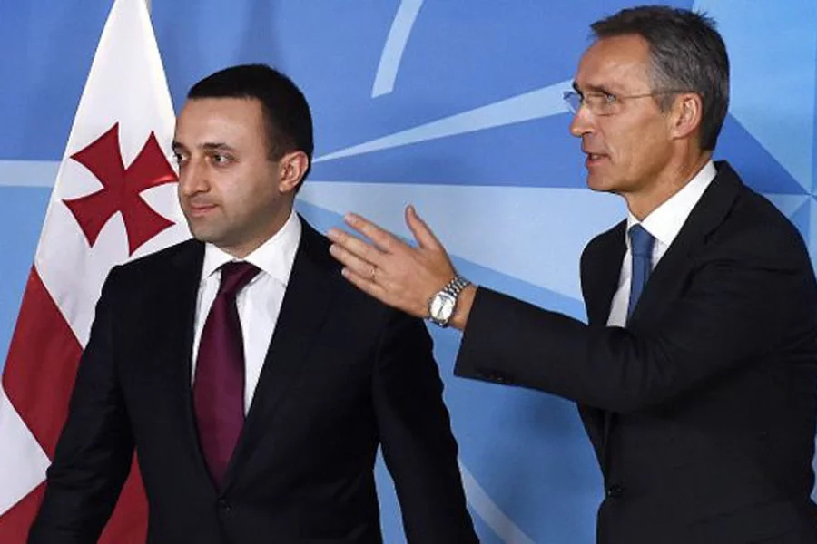 Премьер-министр Грузии Иракли Гарибашвили и генсек НАТО Йенс Столтенберг. Фото AFP.