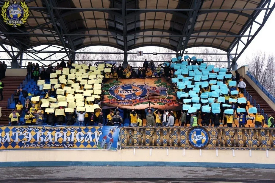 БАТЭ пачынаў сезон драматычнай гульнёй з мінскім «Дынама». На нейтральным полі ў Жодзіна. Фаны барысаўцаў лічаць свой клуб «вялікім і магутным».