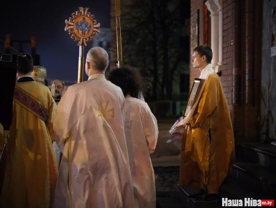 Пасхальная процессия униатов (греко-католиков), церковь Святых Симеона и Елены. 00.00.