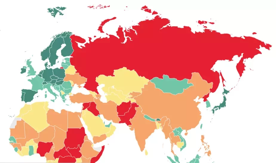 Евразия и Северная Африка в рейтинге-2015. Темно-зеленые — самые миролюбивые, красные — наименее миролюбивые. США на карте, как и Беларусь, желтые