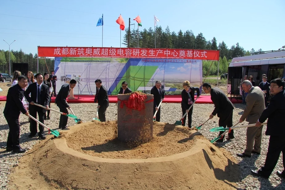 Закладка первого камня Исследовательского и производственного центра компании-производителя суперконденсаторов XINZHU AOWEI в Китайско-Белорусском индустриальном парке 8 мая 2016 г. Фото сайта CAMC Engineering Co., Ltd. (CAMCE).