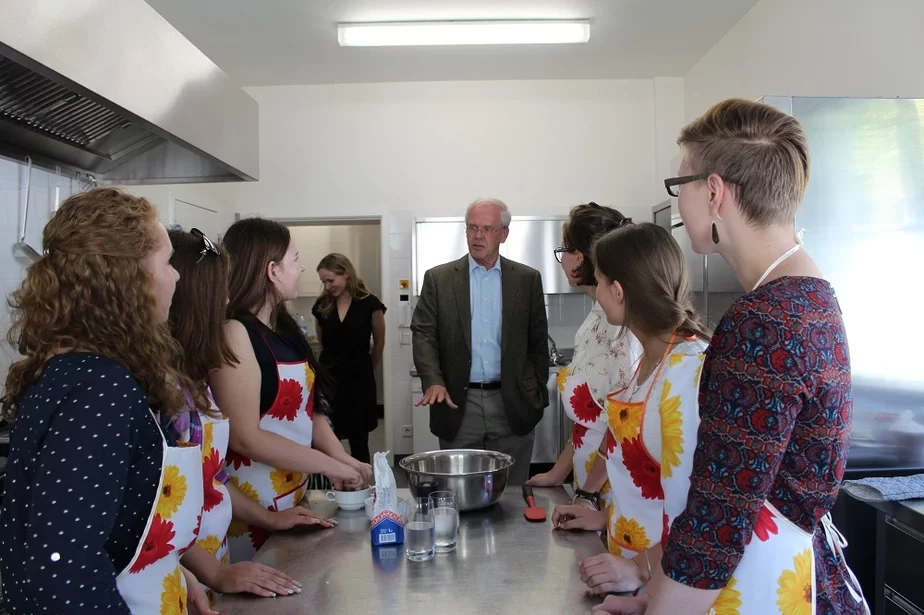 Посол Германии в Беларуси Петер Деттмар общается со студентами