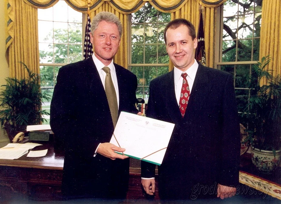 Валерый Цапкала (справа) і прэзідэнт ЗША Біл Клінтан.