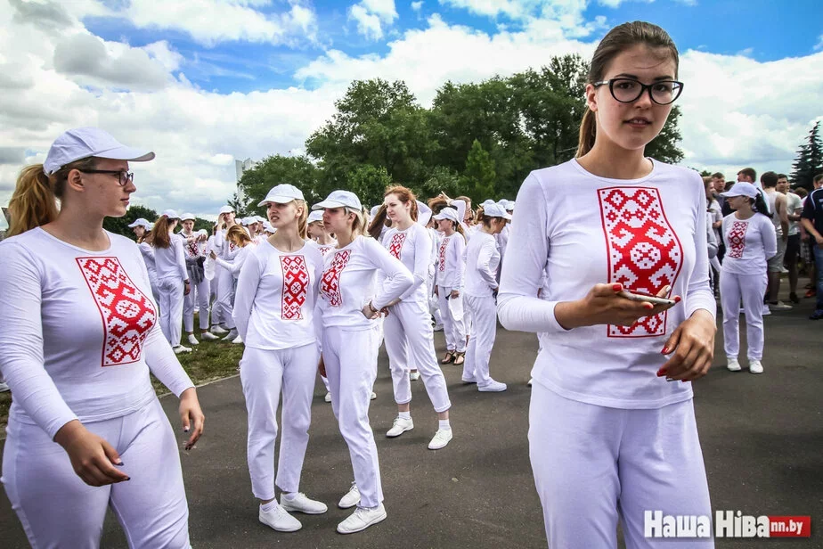 Дзень вышыванкі. Фота Сяргея Гудзіліна