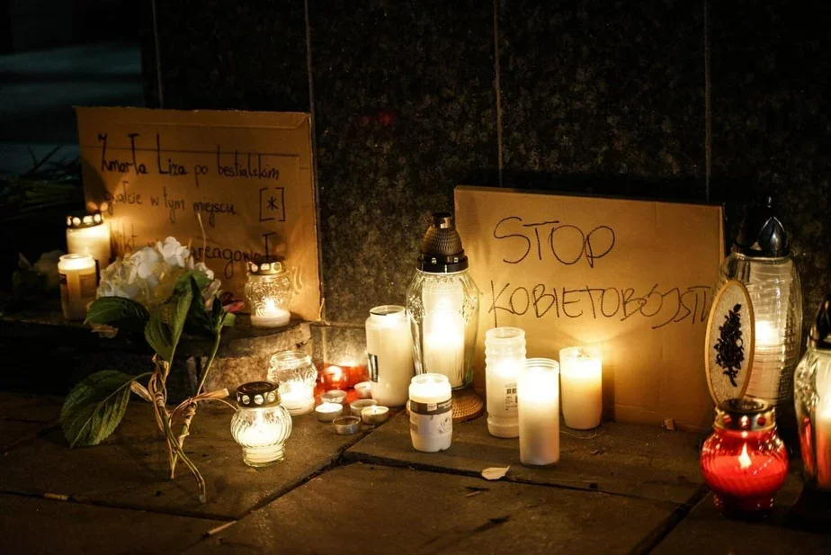 В Варшаве на месте, где насильник напал на белоруску, возник стихийный мемориал