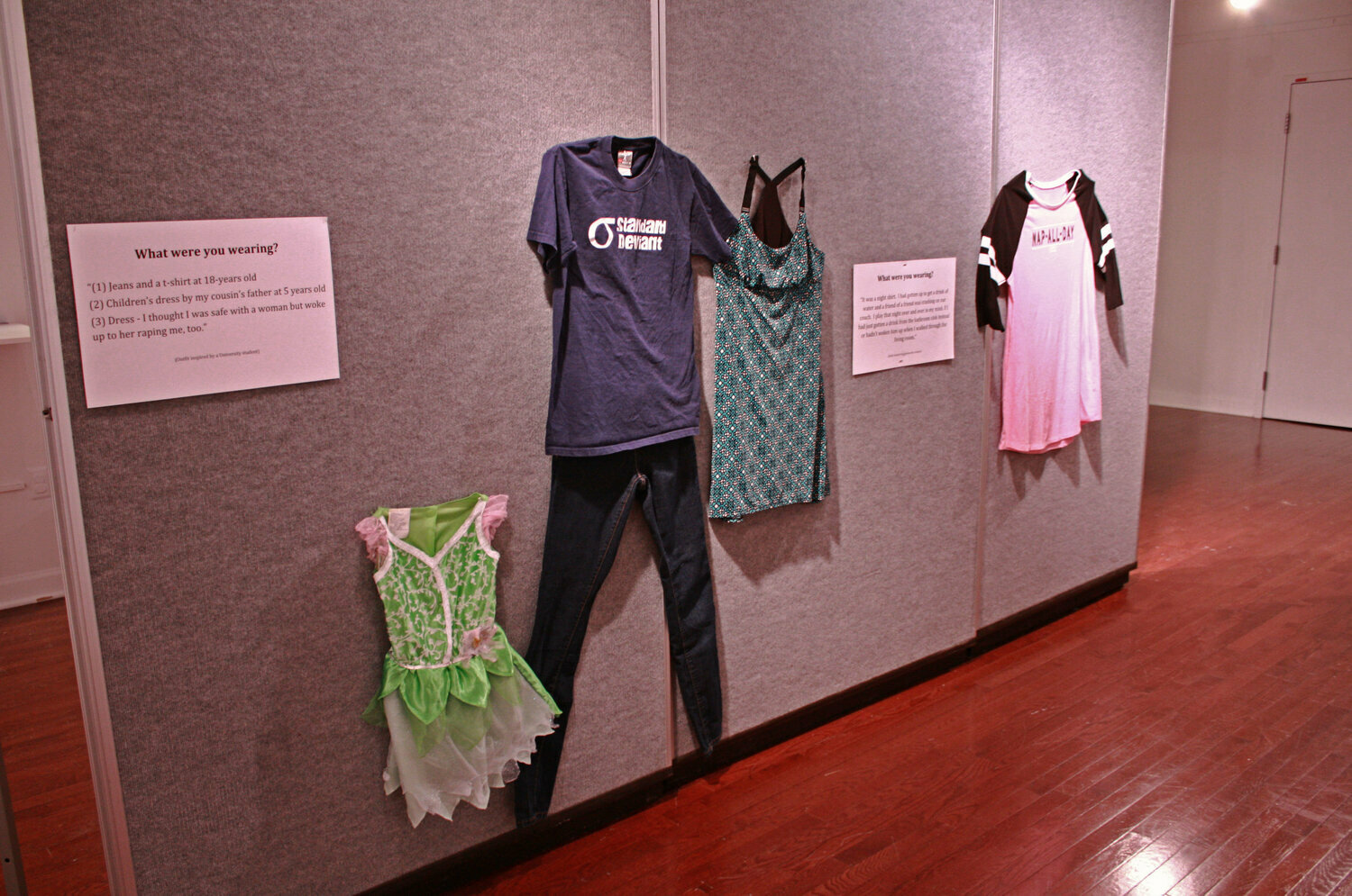 Одежда жертв насилия выставка