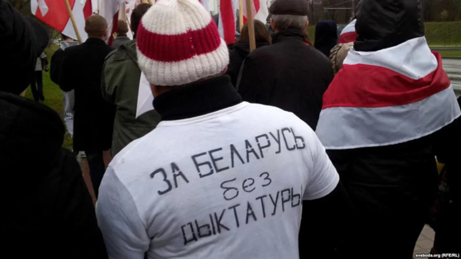 Беларусь без. БНФ. Митинг на майку. Фотосессия в футболках с партийным логотипом митинг?.